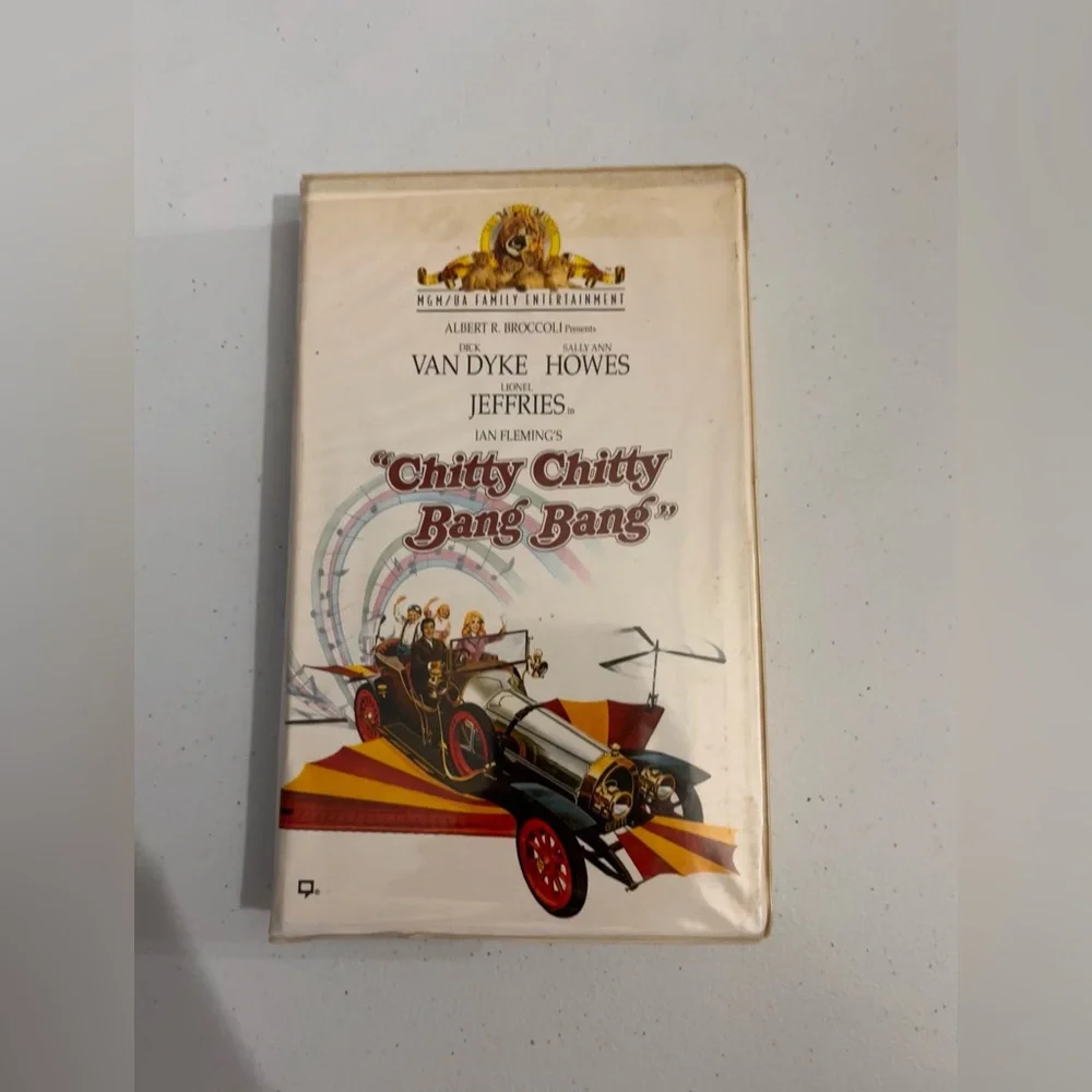💙 Chitty Chitty Bang Bang VHS Movie
